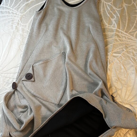 Funky BIG button Dress - Picture 5 of 12